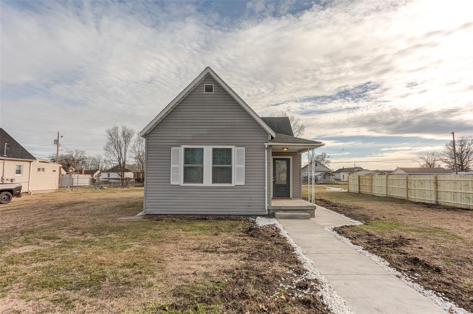 2 Bedroom, 870 sq. feet 1656 3rd Street Madison, IL