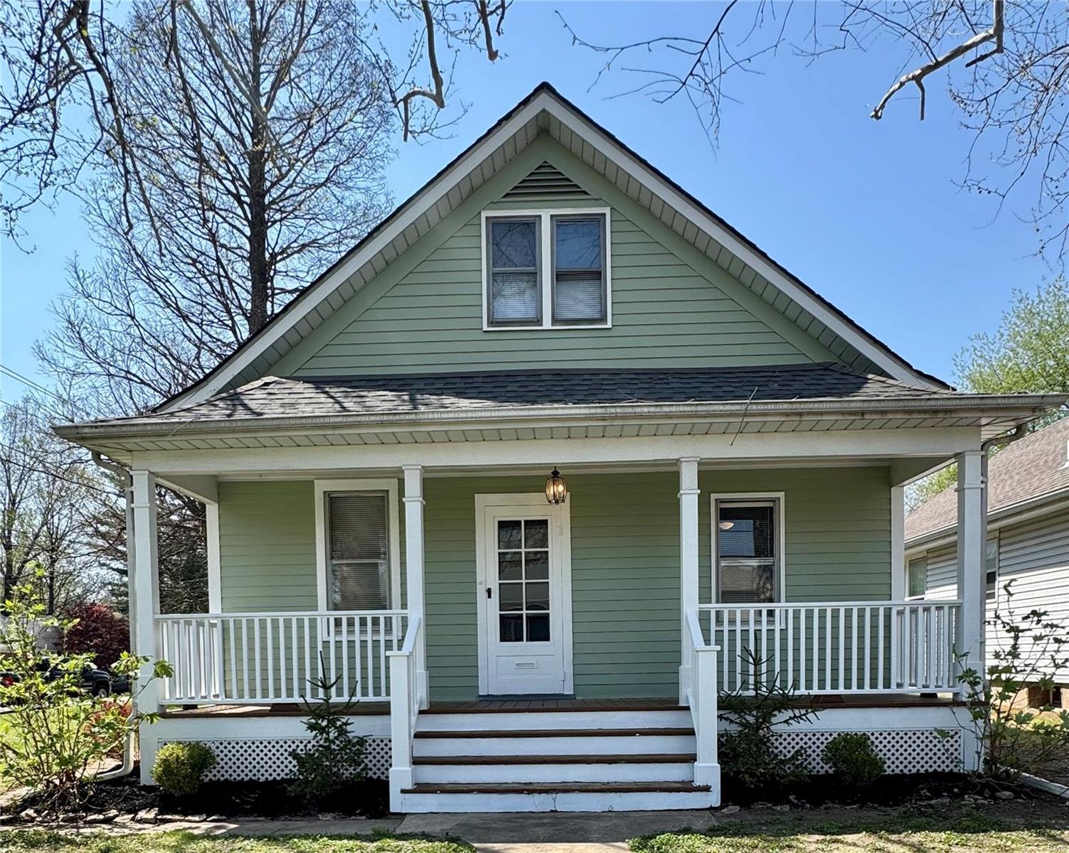 2 Bedroom, 1,270 sq. feet 1400 Spaulding Street Alton, IL