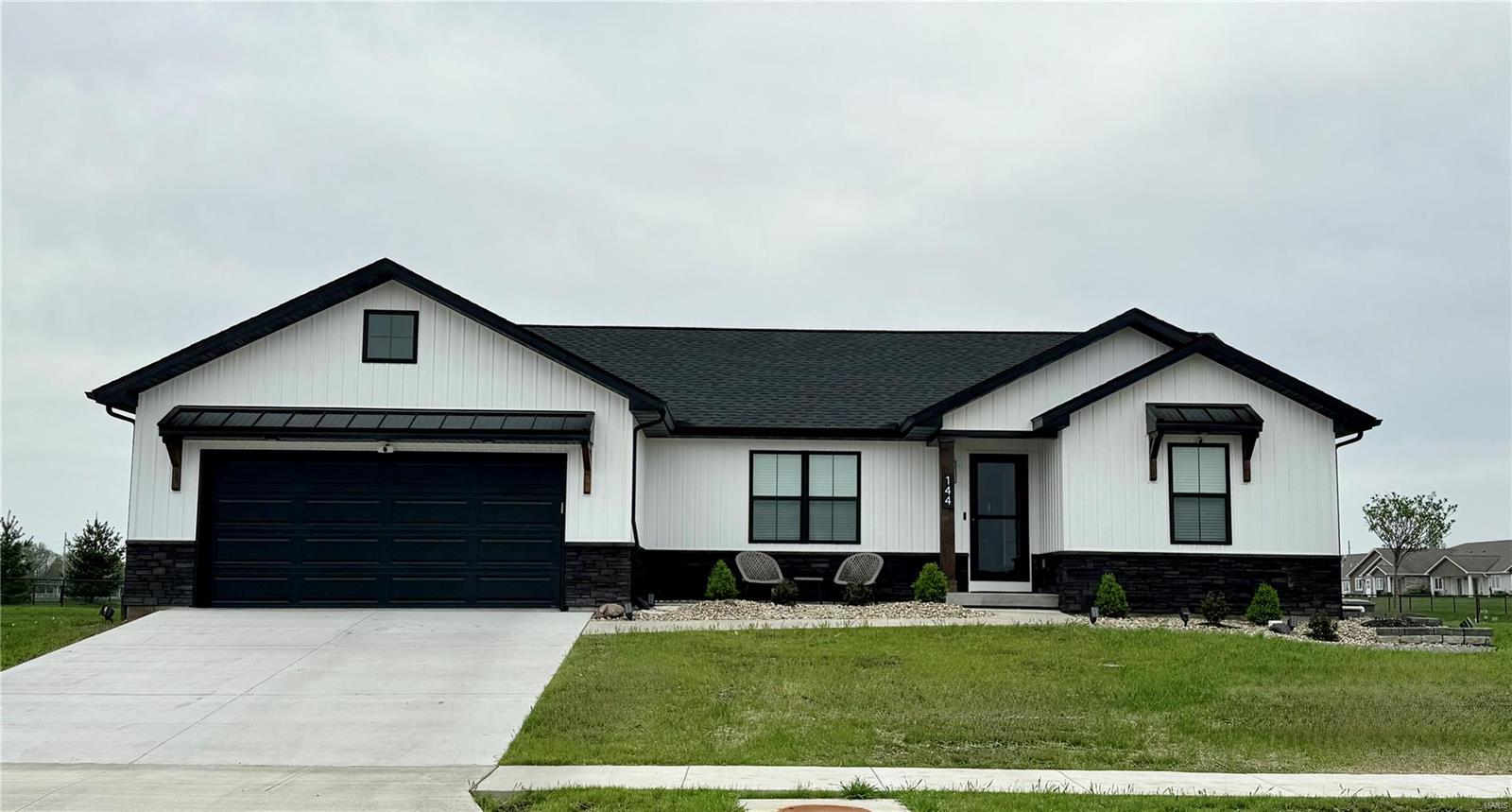 3 Bedroom, 1,650 sq. feet 144 Bay Meadow Circle Moro, IL