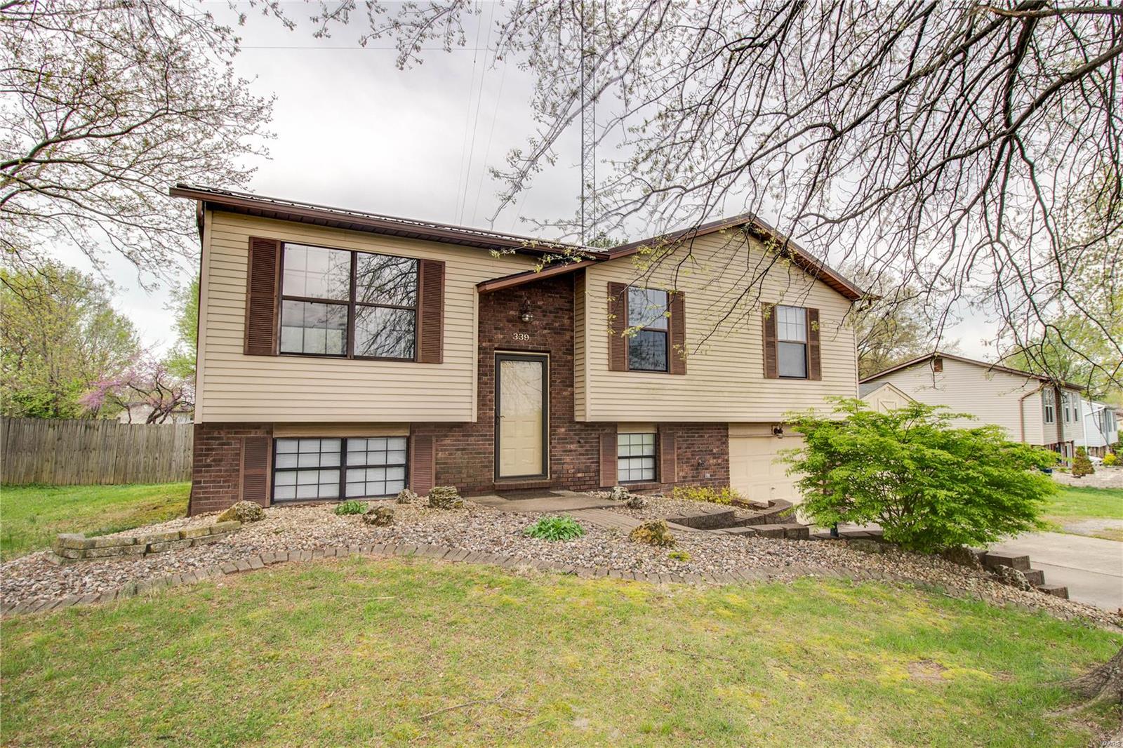 3 Bedroom, 1,598 sq. feet 339 Bachman Lane Godfrey, IL