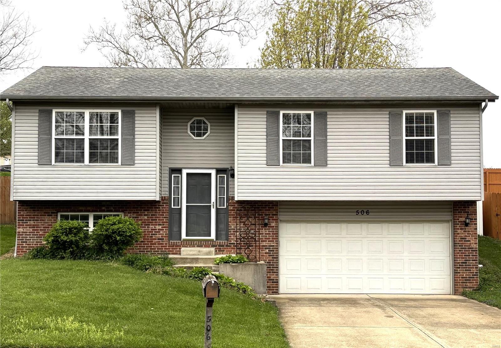 3 Bedroom, 1,141 sq. feet 506 High School Avenue Collinsville, IL