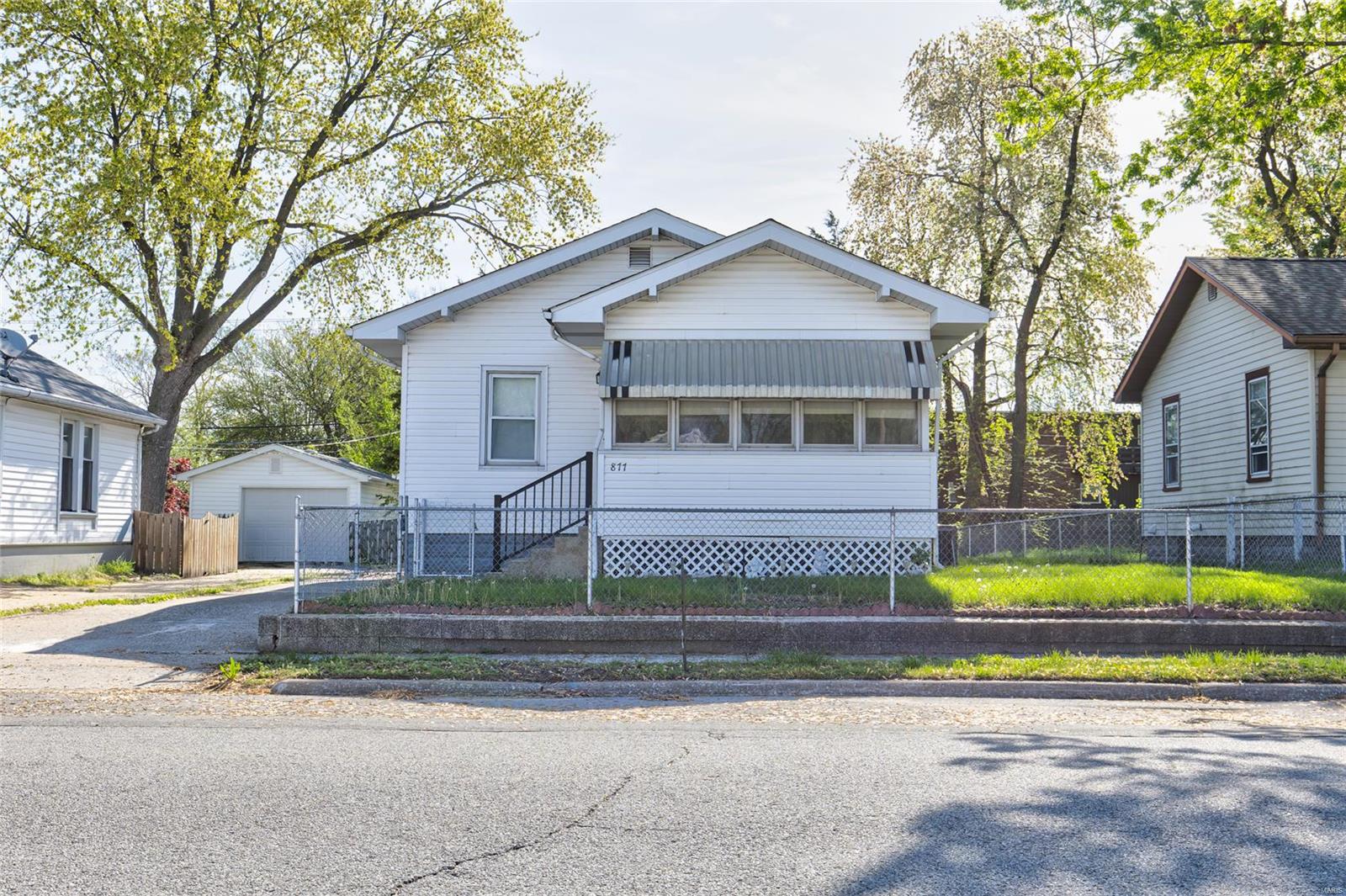2 Bedroom, 904 sq. feet 877 State Street Wood River, IL