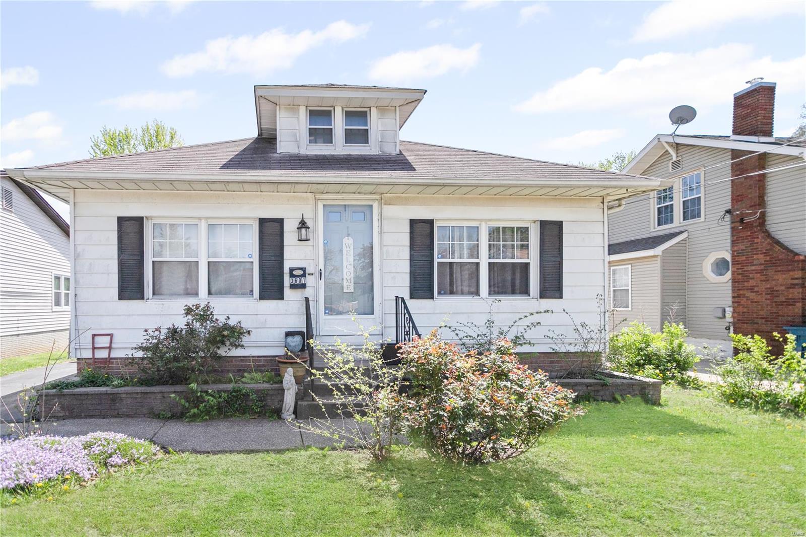 2 Bedroom, 1,280 sq. feet 3601 Aberdeen Avenue Alton, IL