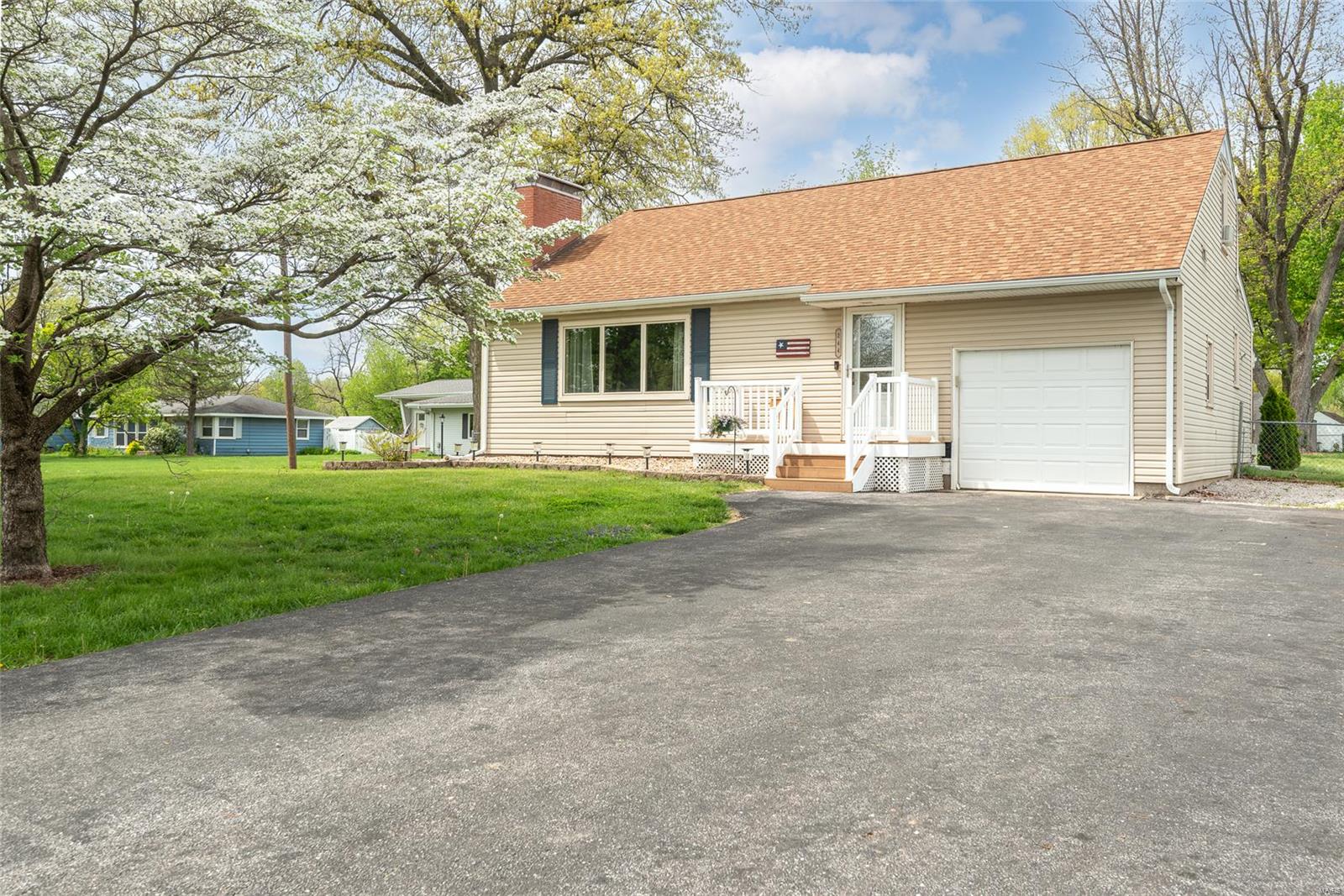3 Bedroom, 2,058 sq. feet 244 Hi Pointe Place East Alton, IL