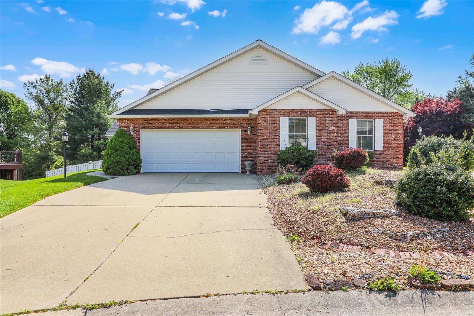 2 Bedroom, 1,387 sq. feet 14 Berry Patch Lane Glen Carbon, IL