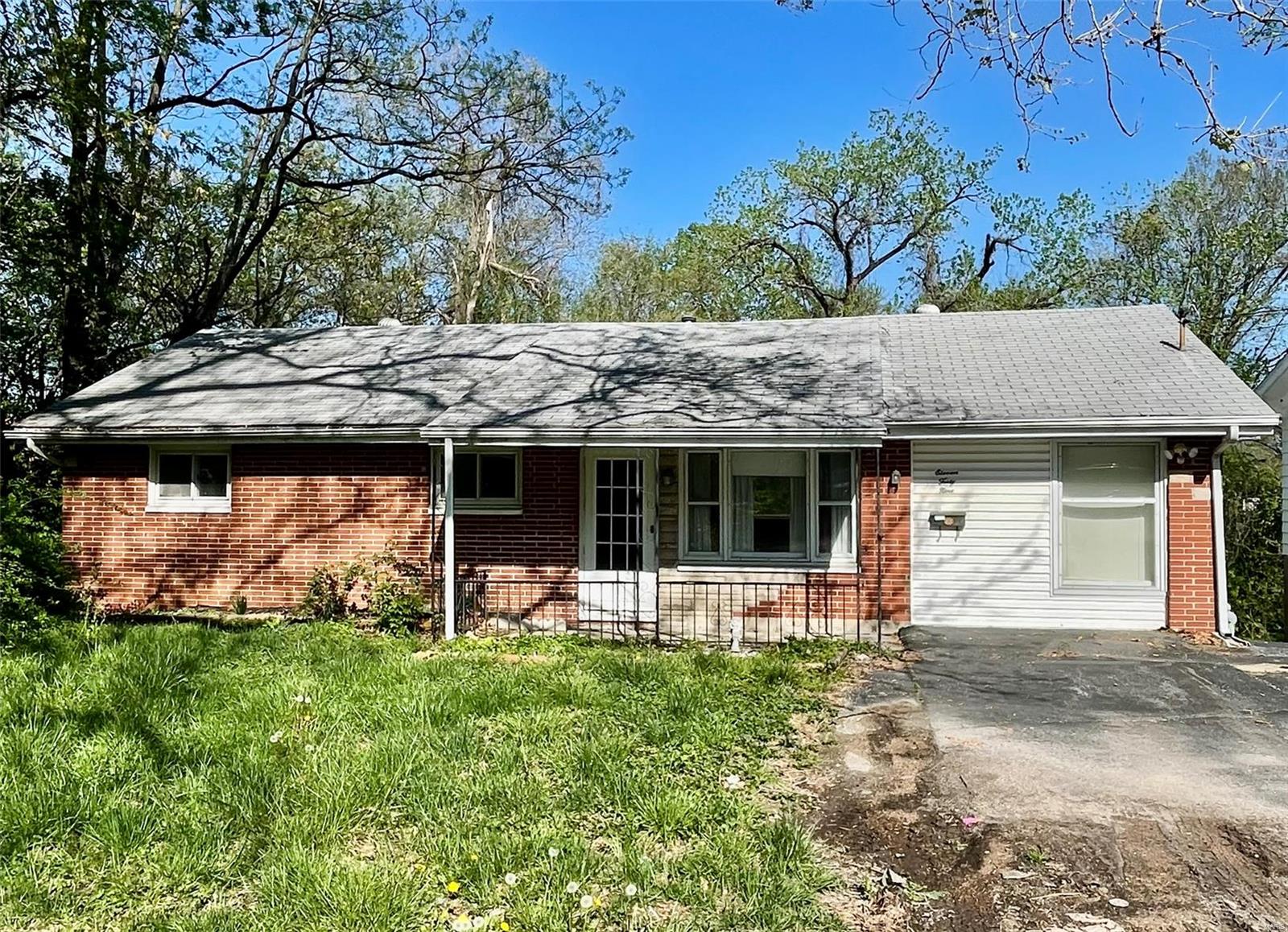 3 Bedroom, 1,152 sq. feet 1149 Vernie Avenue Alton, IL