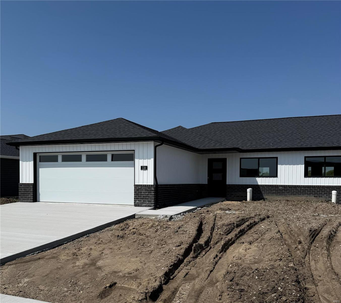 2 Bedroom, 1,273 sq. feet 118 Bridgeport Drive Moro, IL