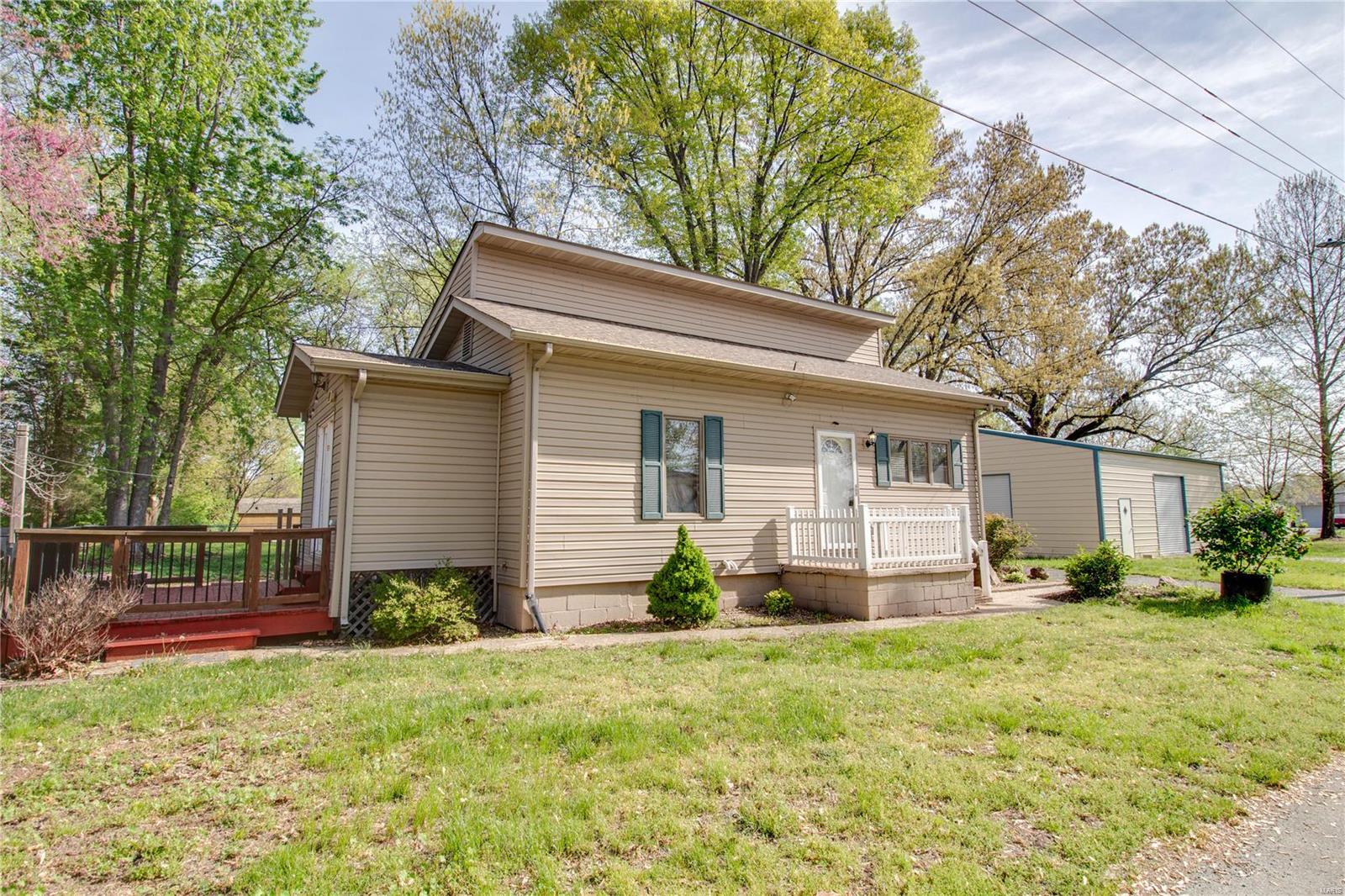 2 Bedroom, 896 sq. feet 4743 Ahrens  Roxana, IL