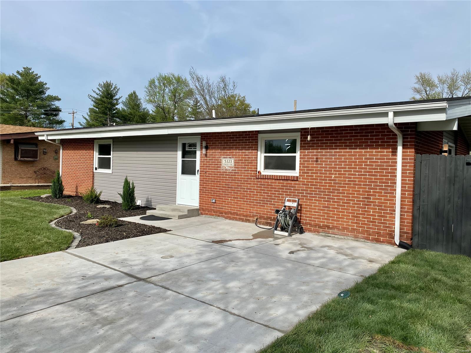 3 Bedroom, 2,296 sq. feet 5323 Lynwood Court Godfrey, IL