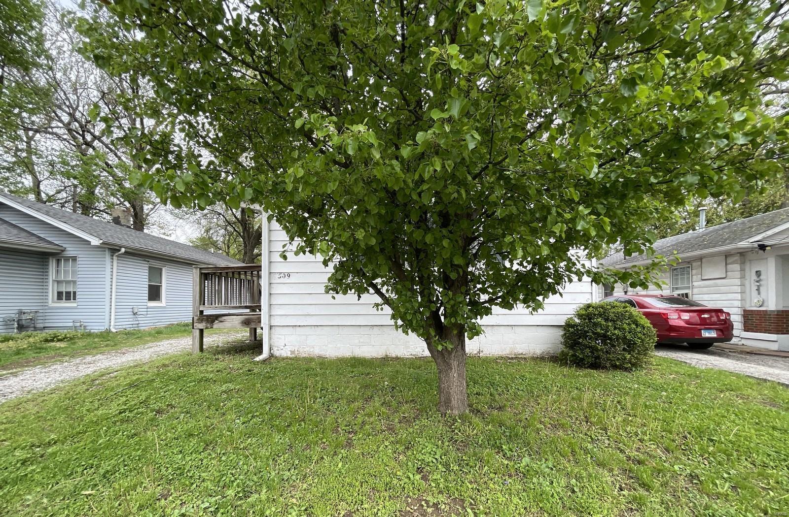 2 Bedroom, 980 sq. feet 509 Stowell Avenue Alton, IL