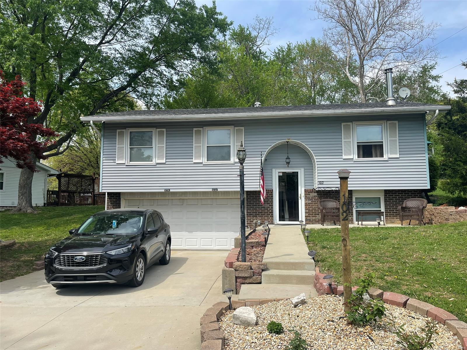 3 Bedroom, 1,133 sq. feet 102 Creekside Drive Collinsville, IL