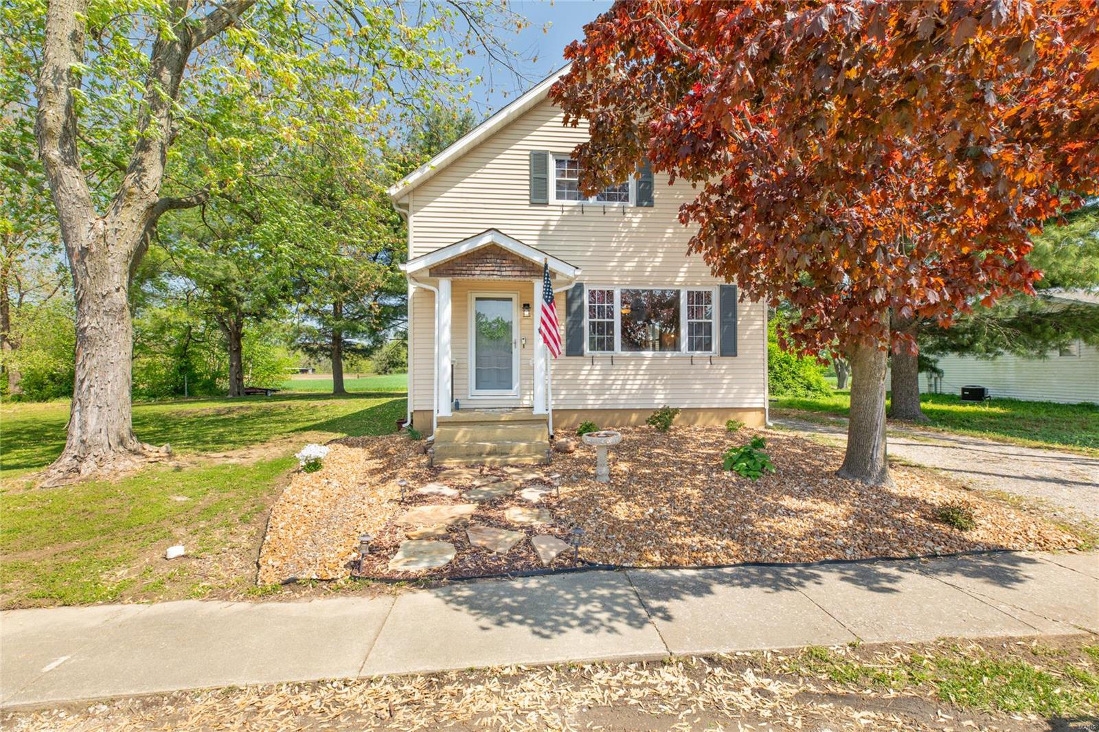 3 Bedroom, 1,578 sq. feet 201 North  Alhambra, IL