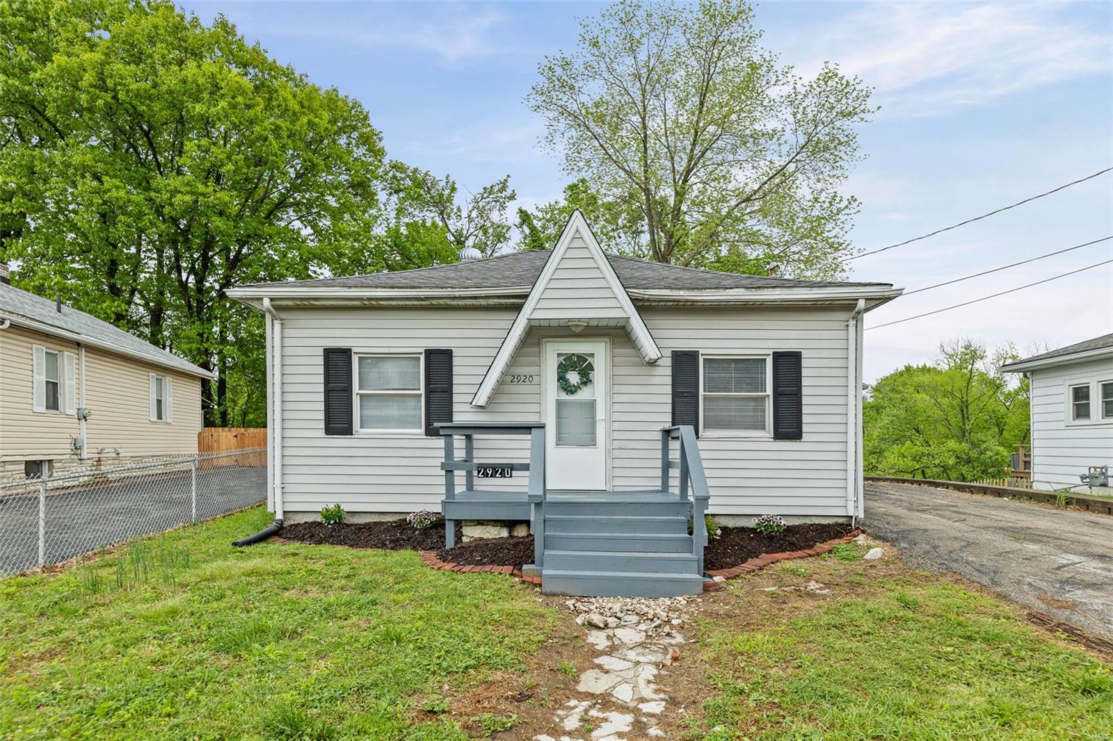 3 Bedroom, 996 sq. feet 2920 Hillcrest Avenue Alton, IL