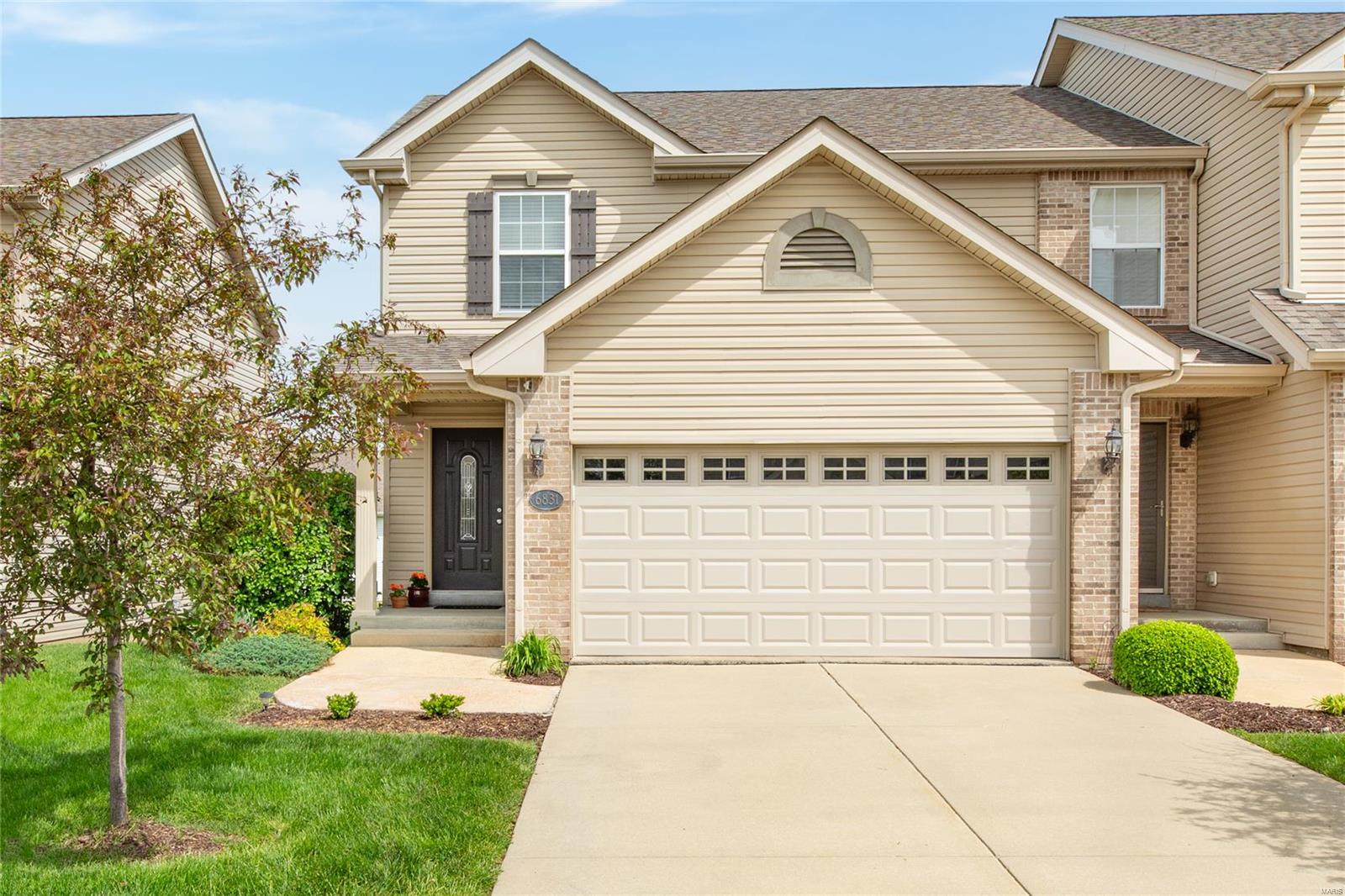 2 Bedroom, 1,588 sq. feet 6831 Hampshire Court Maryville, IL