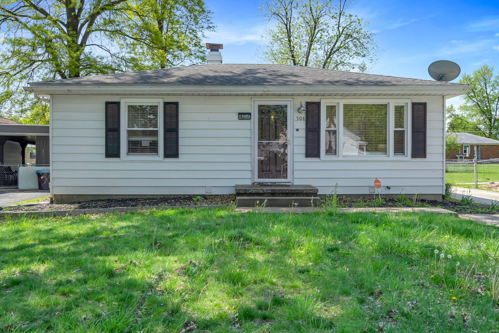 2 Bedroom, 1,343 sq. feet 508 Hadley Avenue Edwardsville, IL