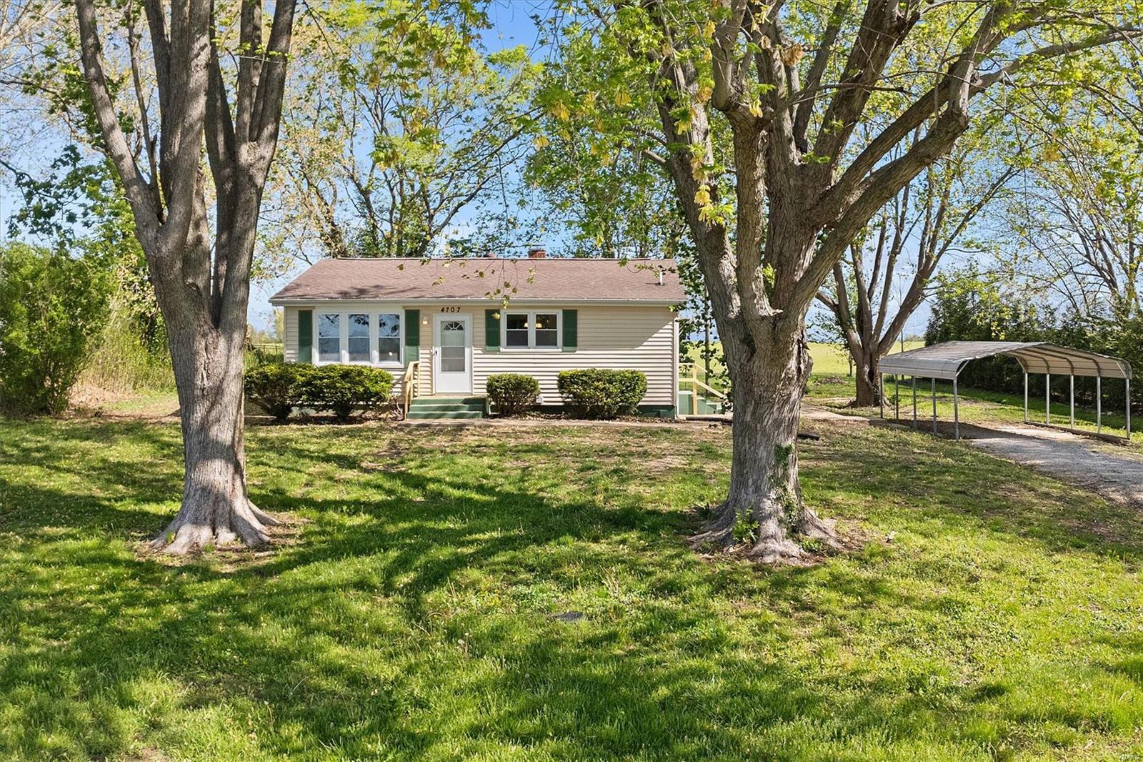 2 Bedroom, 884 sq. feet 4707 Seiler Road Dorsey, IL