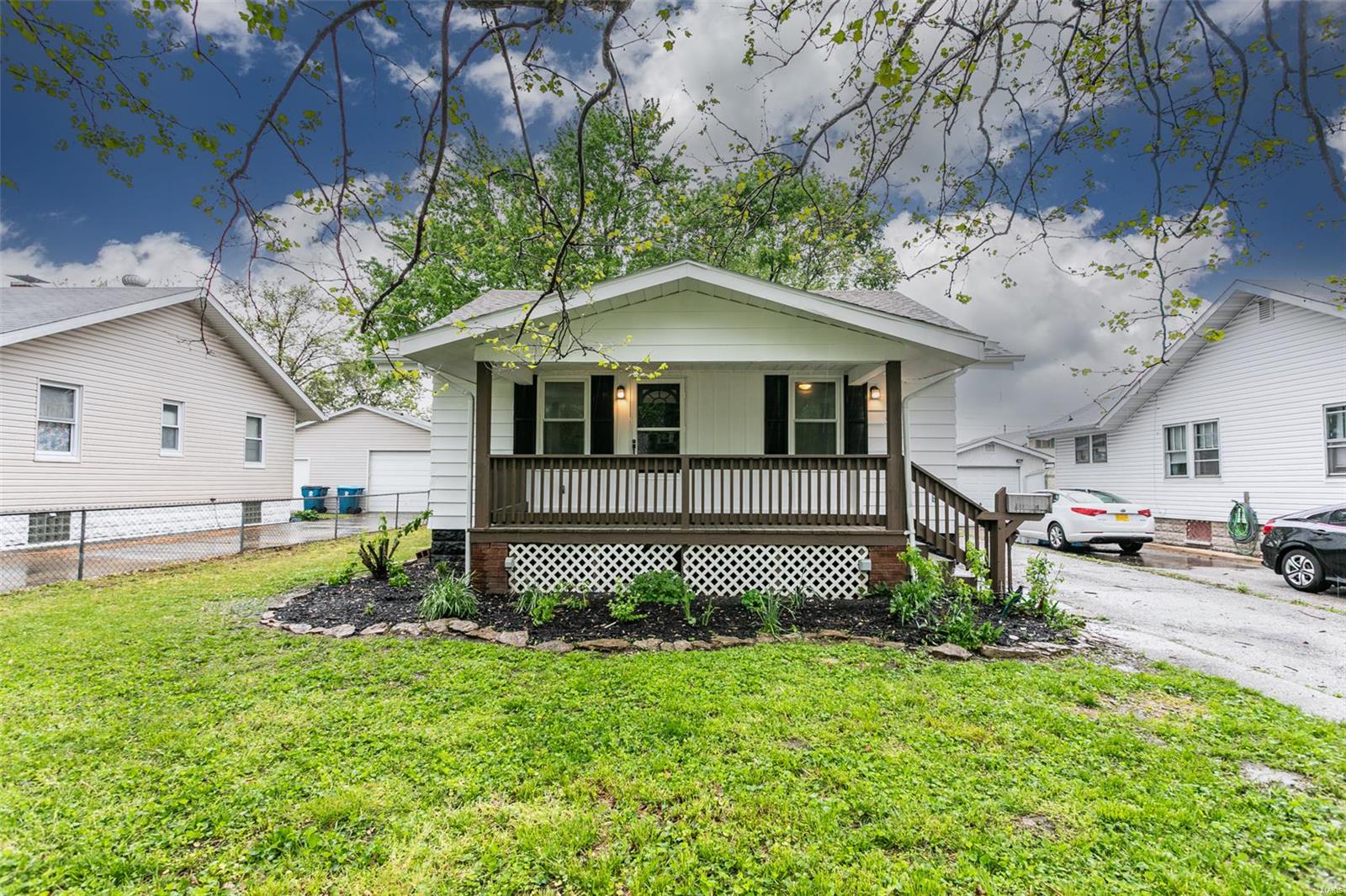 2 Bedroom, 780 sq. feet 514 Hamilton Avenue Wood River, IL