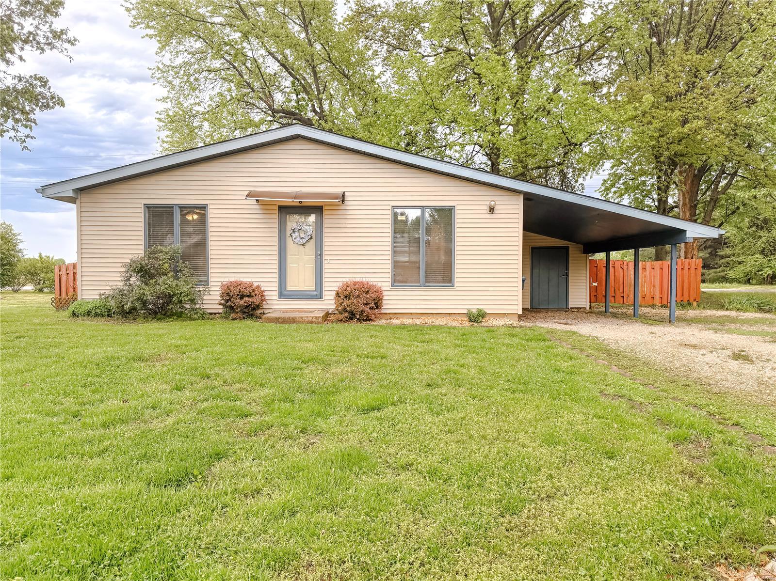 2 Bedroom, 1,536 sq. feet 643 Tamarach Drive Edwardsville, IL
