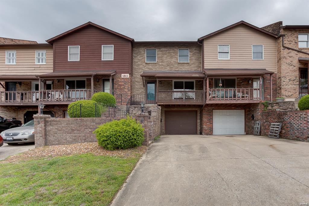 2 Bedroom, 1,200 sq. feet 1811 Ramada Boulevard Collinsville, IL