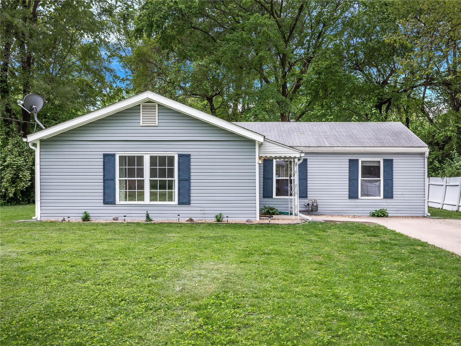 3 Bedroom, 1,080 sq. feet 49 Carnation Drive Collinsville, IL