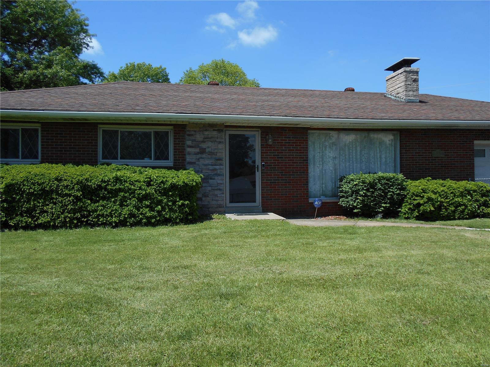 3 Bedroom, 1,423 sq. feet 4801 Benning Avenue Granite City, IL