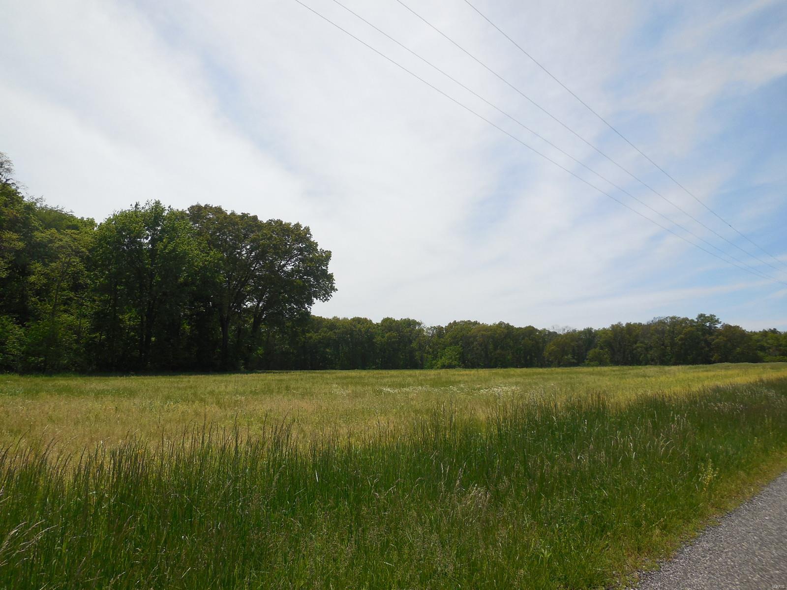  400 LAKE RD Road Sorento, IL