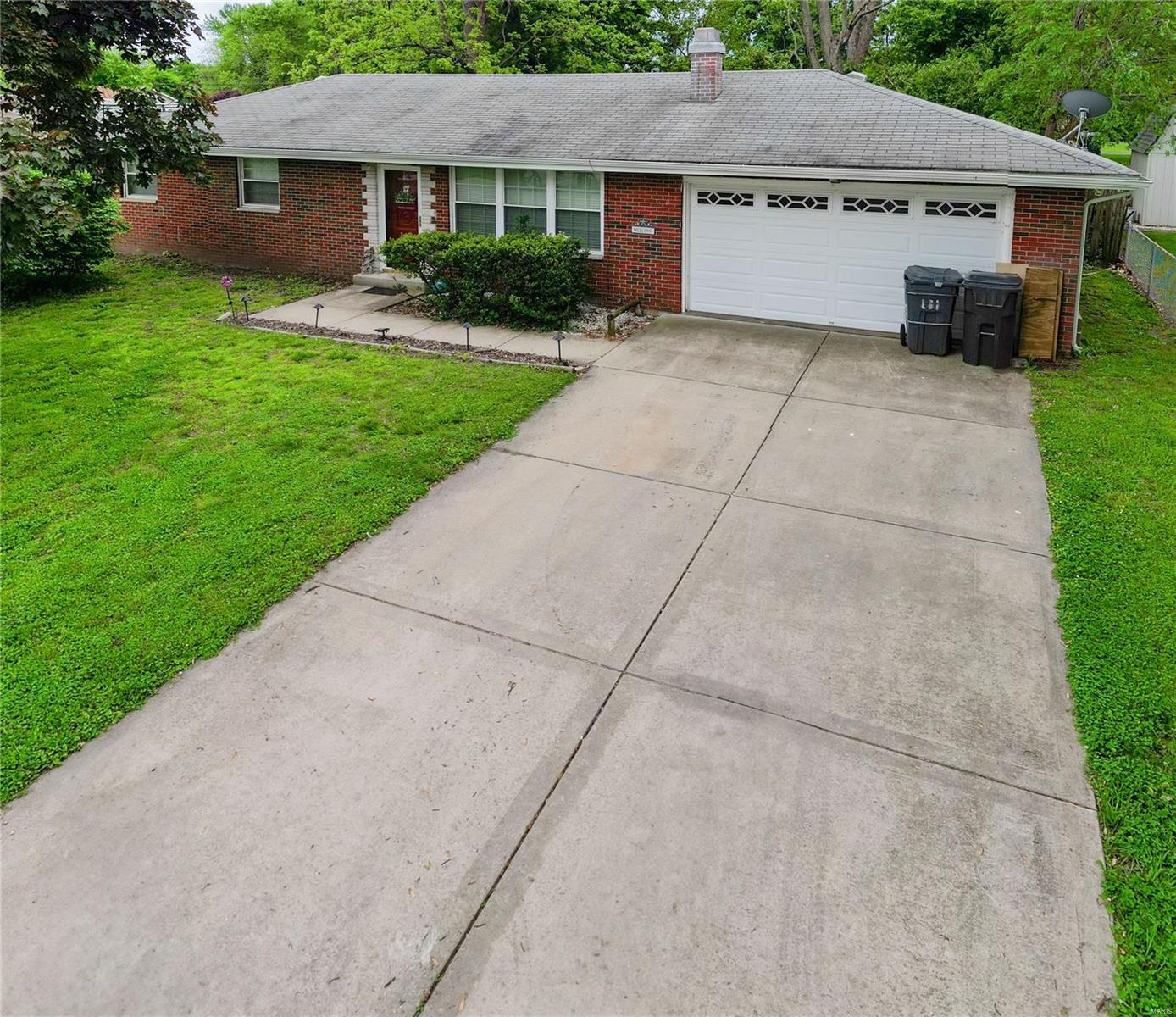 3 Bedroom, 1,390 sq. feet 2624 Carolyn Boulevard Granite City, IL