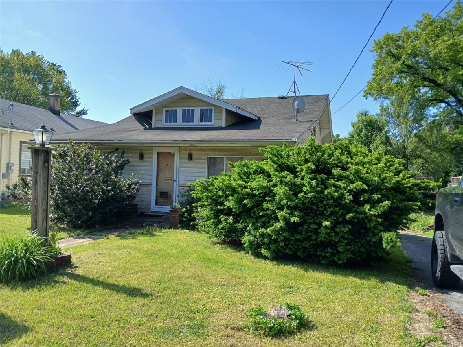 2 Bedroom, 1,130 sq. feet 2755 Grandview Avenue Alton, IL