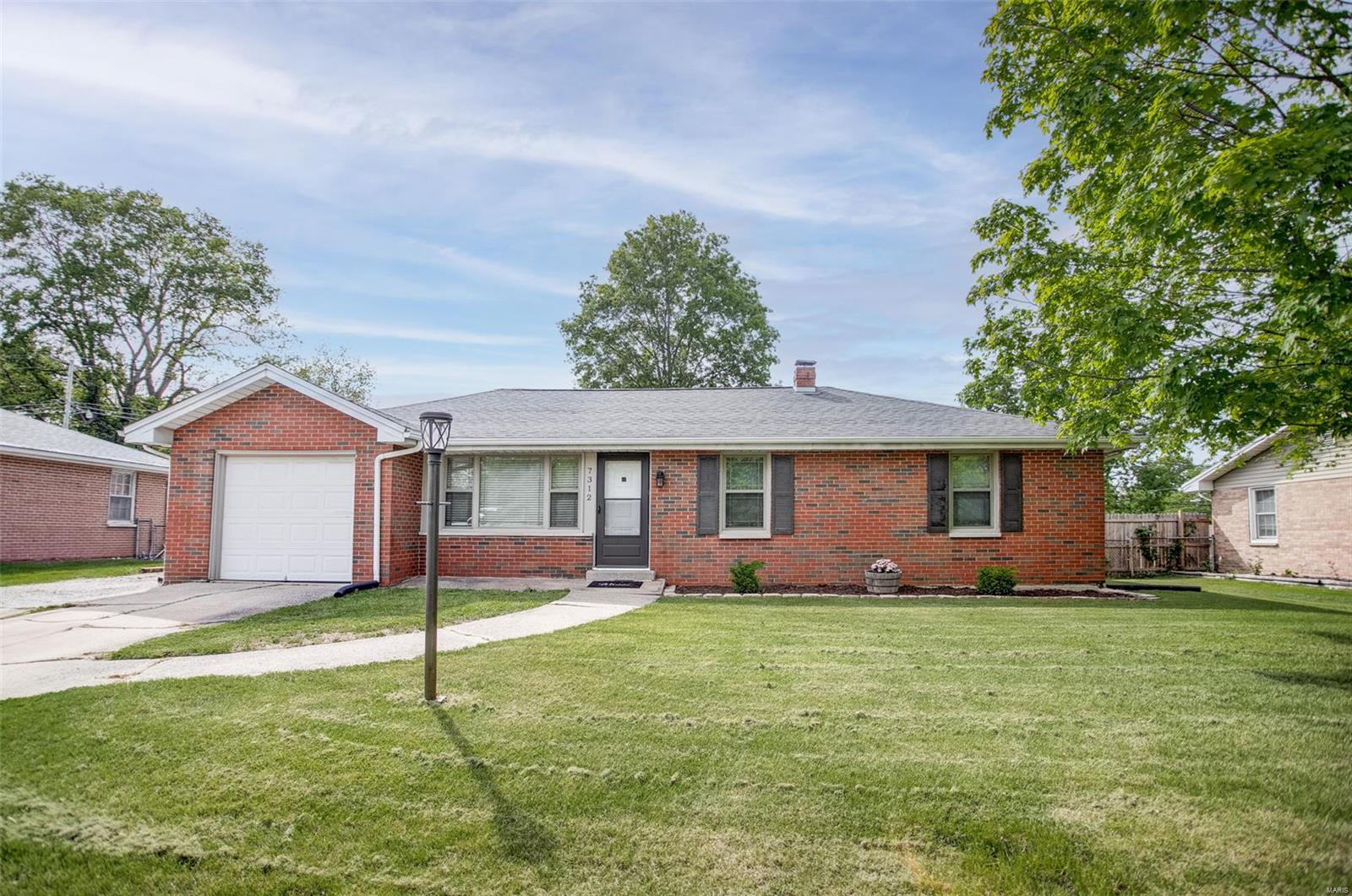 3 Bedroom, 1,040 sq. feet 7312 Montclair Avenue Godfrey, IL