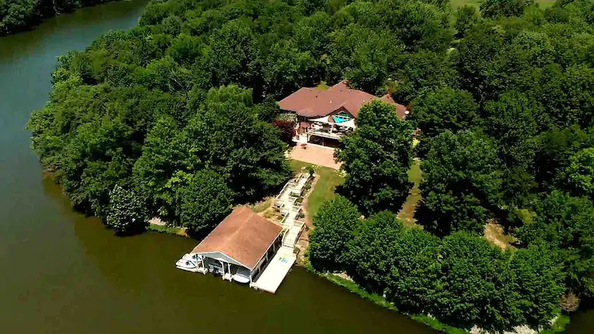 THE AERIE-Secluded ~ RelaxRecreate Inside/Out 20+ Greenville IL